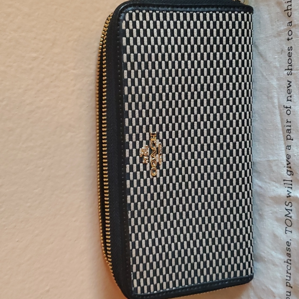 Coach Wallet/ Biege and black cloth checkered pattern.